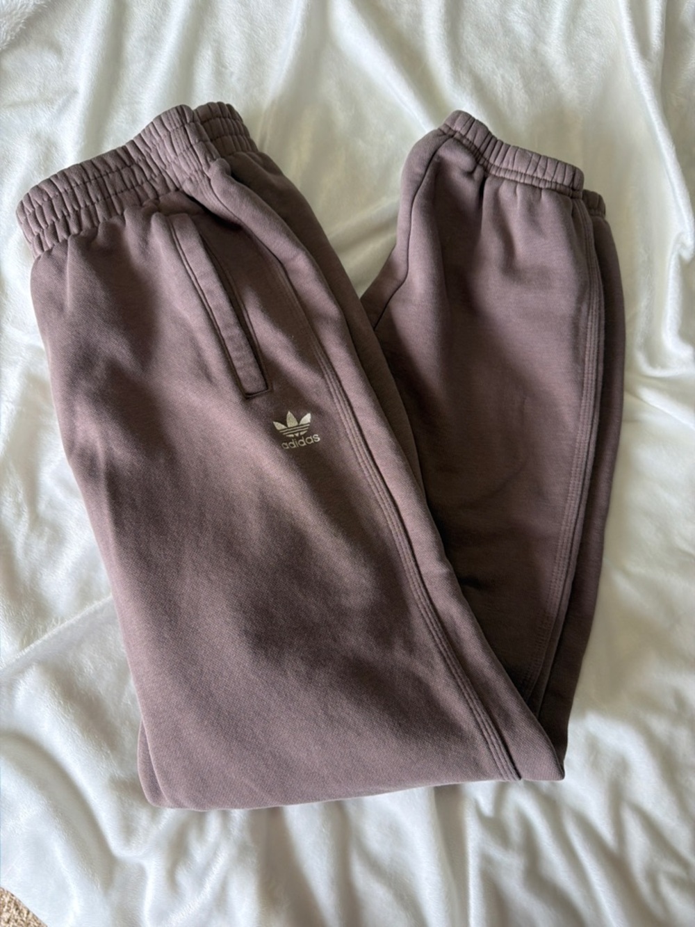 Women’s adidas Brown Jogger Sweatpants fits like a small - Picture 1 of 4